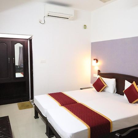Shanthi Residency Pathanāmthitta Exteriér fotografie
