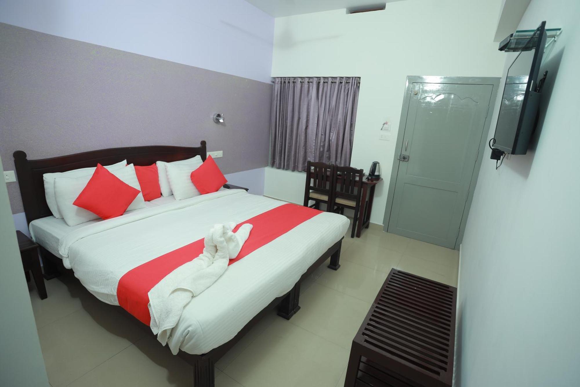 Shanthi Residency Pathanāmthitta Exteriér fotografie