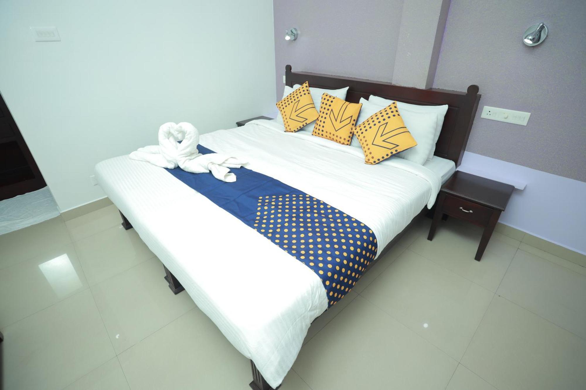Shanthi Residency Pathanāmthitta Exteriér fotografie