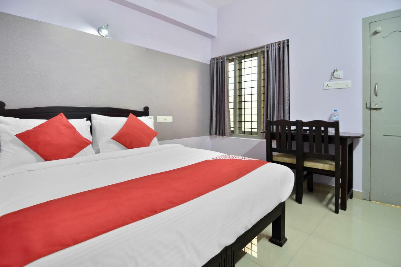 Shanthi Residency Pathanāmthitta Exteriér fotografie