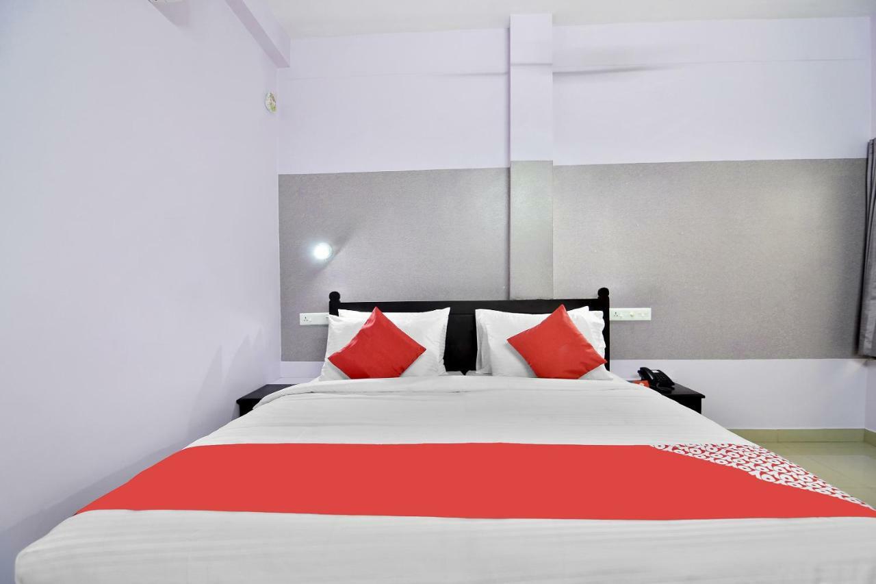 Shanthi Residency Pathanāmthitta Exteriér fotografie